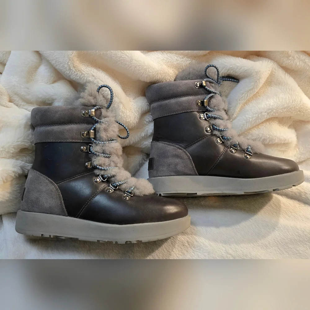 Ugg Women's Viki Waterproof Boots - Picture 3 of 8
